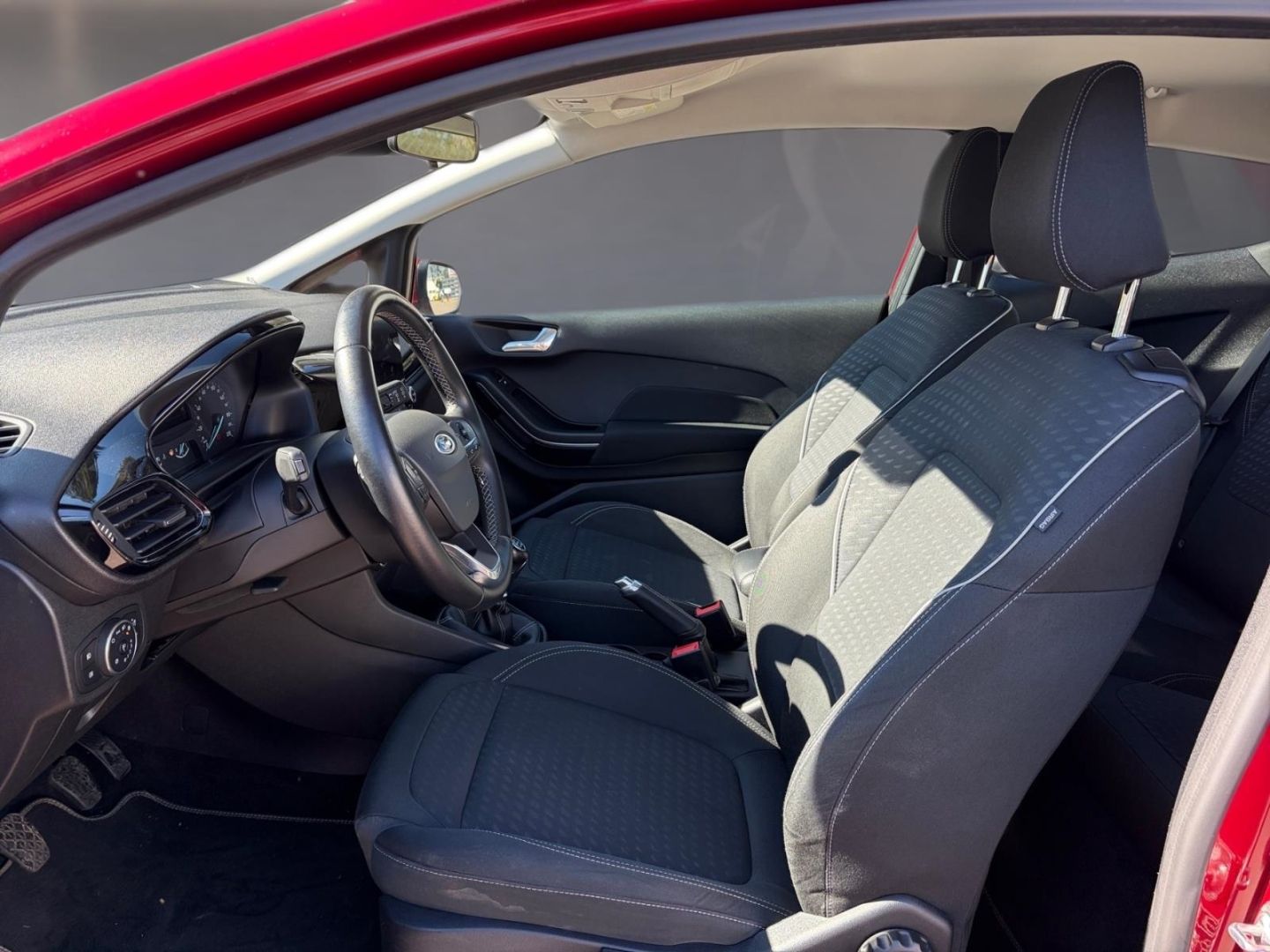 Fahrzeugabbildung Ford Fiesta Titanium, Alus,Klima,NSW Ambientebeleucht