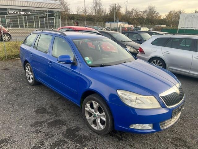 Skoda Octavia 2009 — rear view