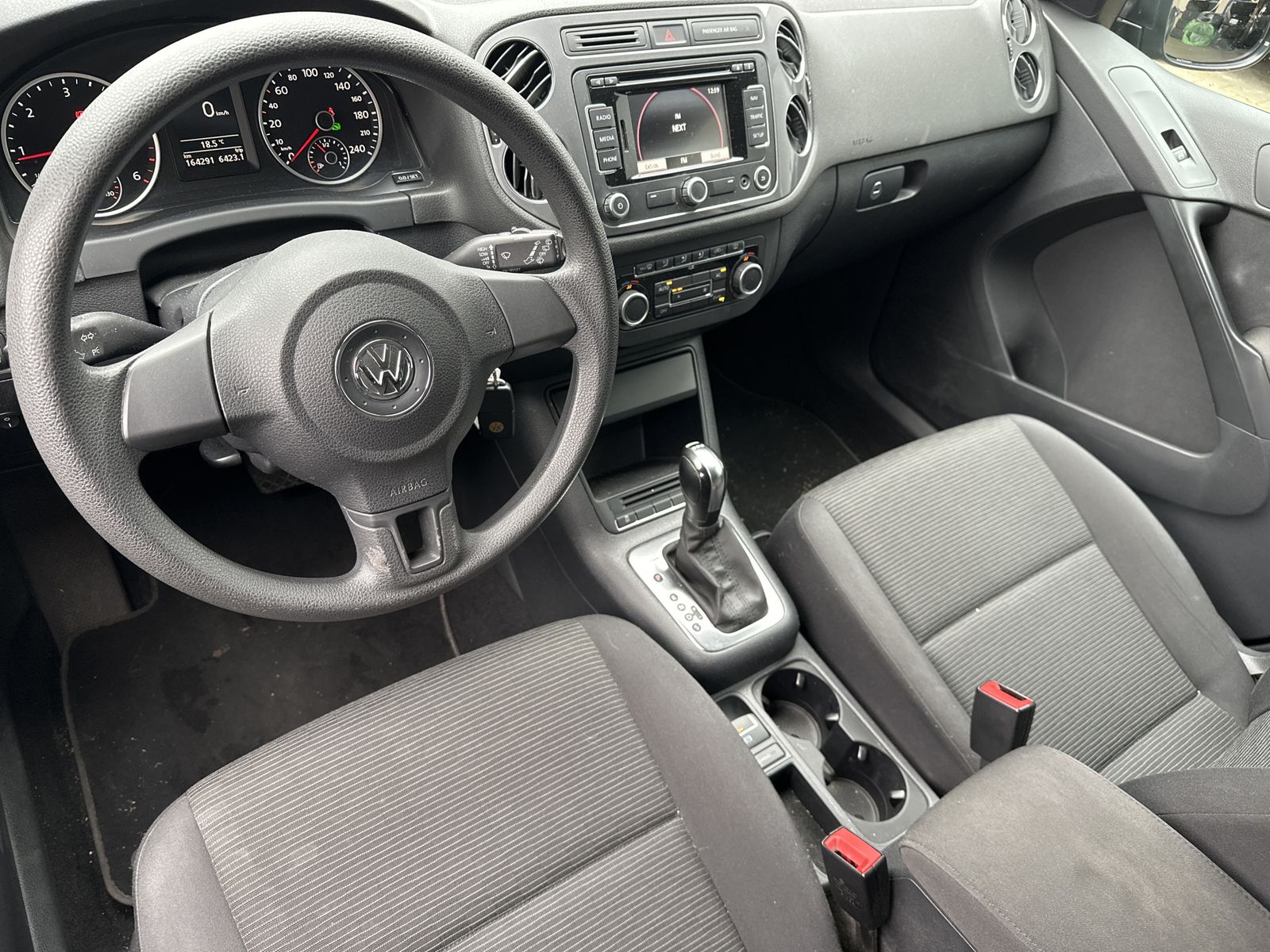 Fahrzeugabbildung Volkswagen Tiguan 2.0 TDI DSG Track&Field 4M NAV+XEN+AHK+KA