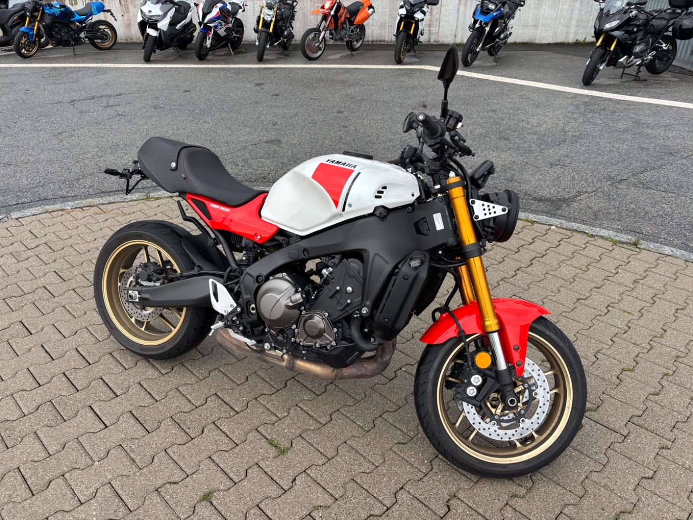 Fahrzeugabbildung Yamaha XSR 900 kurzer Kennzeichenhalter