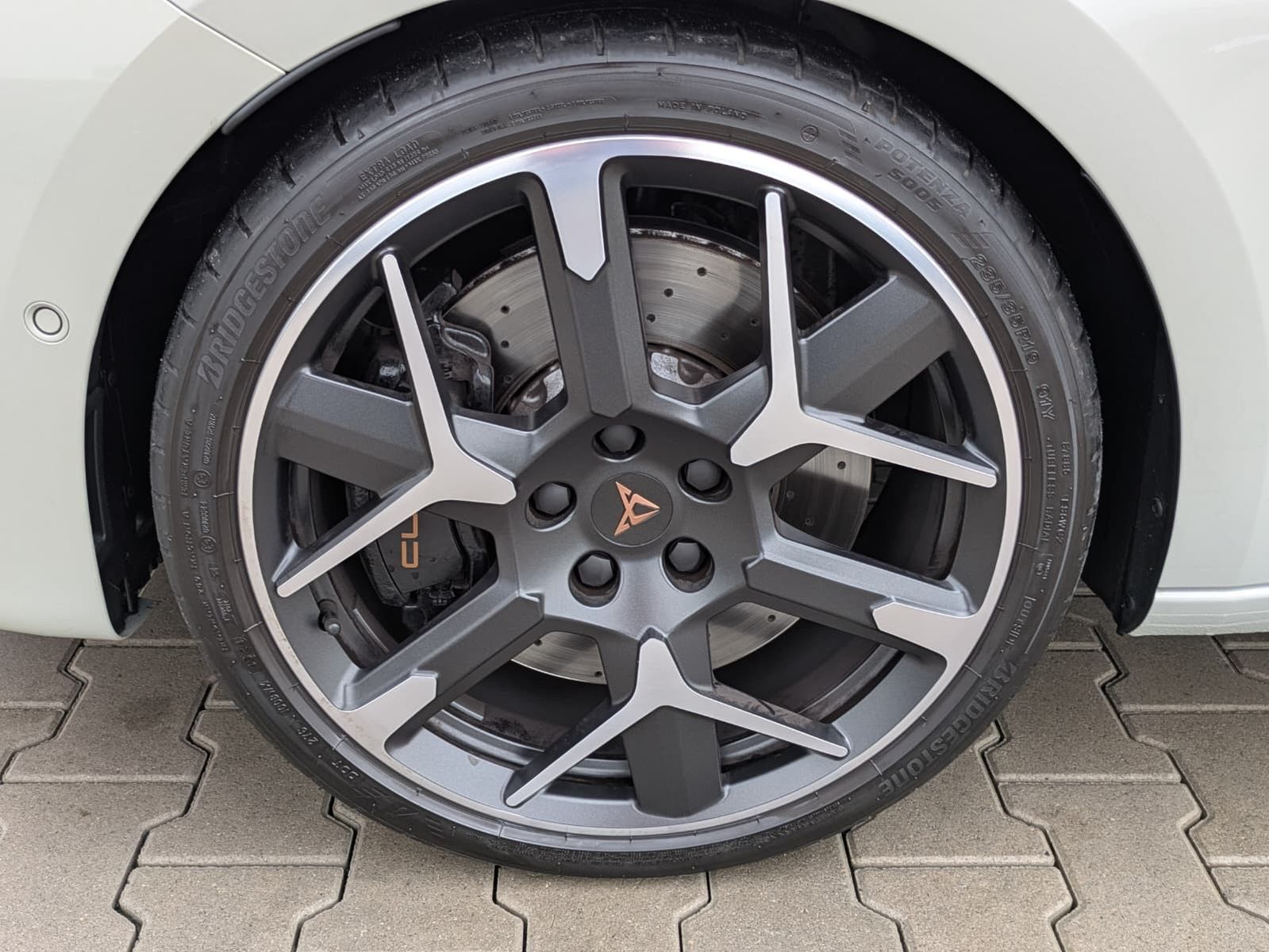 Fahrzeugabbildung CUPRA Leon 2.0 TSI VZ 4x4 PANO*MATRIX*AHK*SENNH.*DINAM