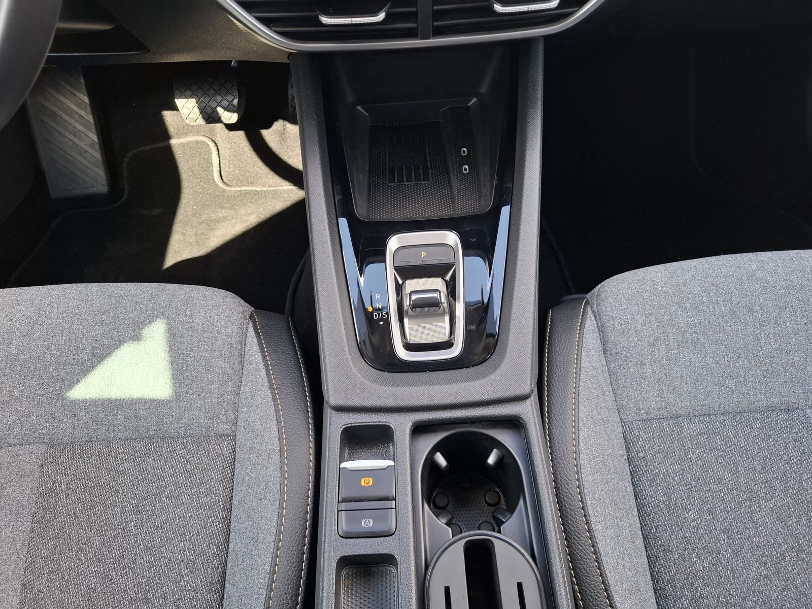 Fahrzeugabbildung SKODA Octavia 1.5 eTSI DSG Selection LED*AHK*5J-Gar.