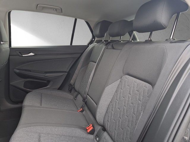 Fahrzeugabbildung Volkswagen Golf VIII TSI Move LED AID RFK SH LM