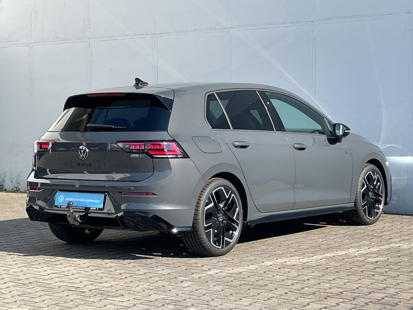 Golf VIII 1.5 eTSI DSG R-Line Kamera/Matrix/AHK/