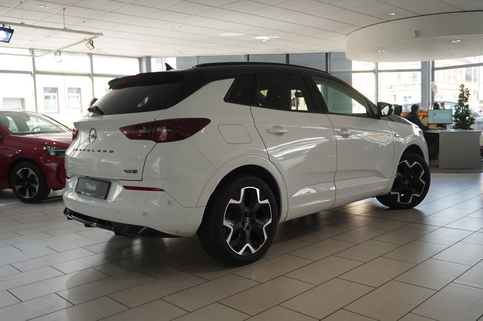 Fahrzeugabbildung Opel Grandland (X) 1.6T GSe HYBRID 4X4 NAVI/LED/SPORT