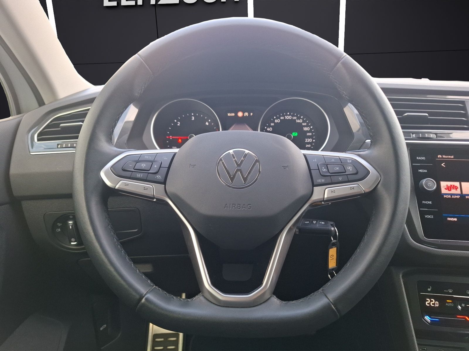 Fahrzeugabbildung Volkswagen Tiguan TDI Active DSG Standhzg Matrix Navi ACC P