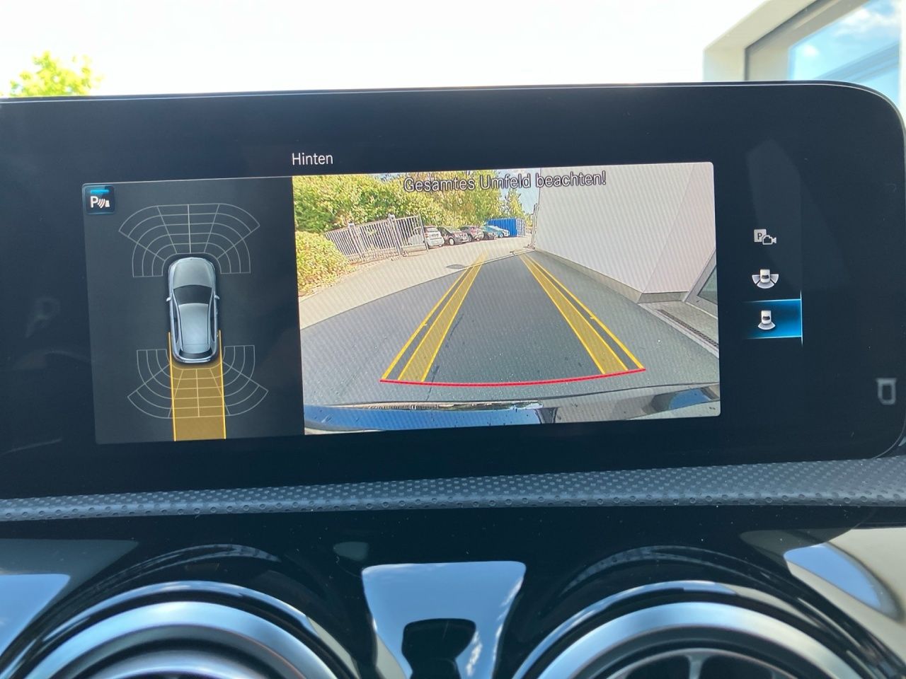Fahrzeugabbildung Mercedes-Benz AMG A 45 4M+ NIGHT+MULTIBEAM+KEYL+AMBIENTE+KAM++