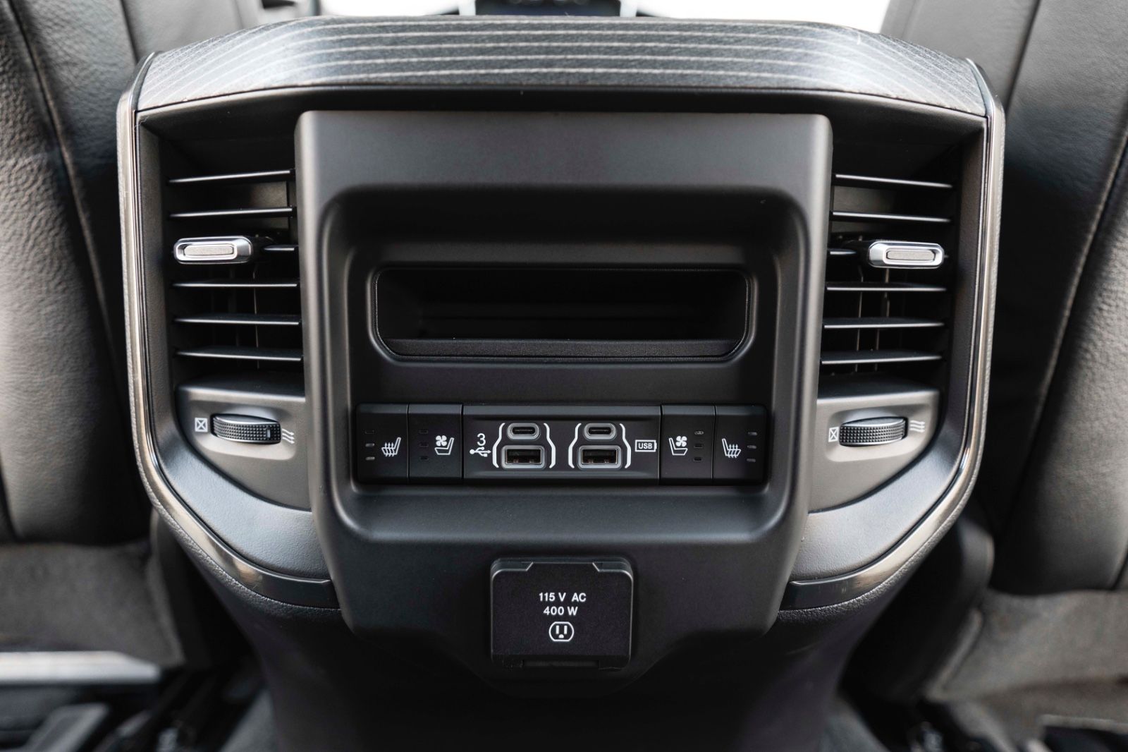 Fahrzeugabbildung Dodge RAM 1500 Limited H&K ACC 360° LED LUFTFEDERUNG