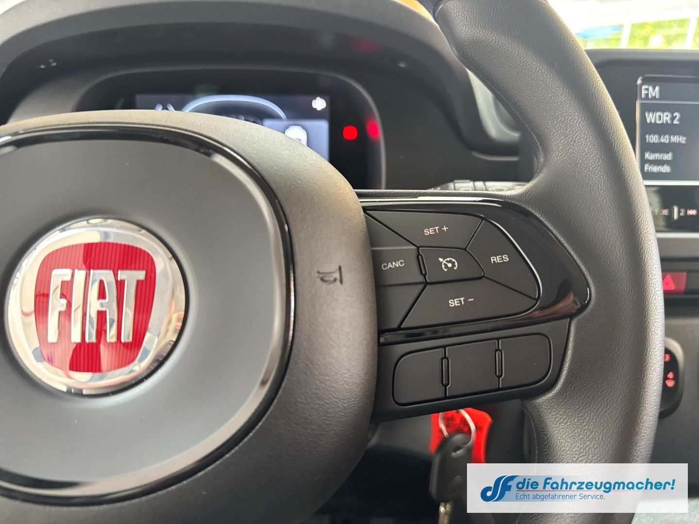 Fahrzeugabbildung Fiat Pandina Hybrid Tempomat Icon Digitales Cockpit D