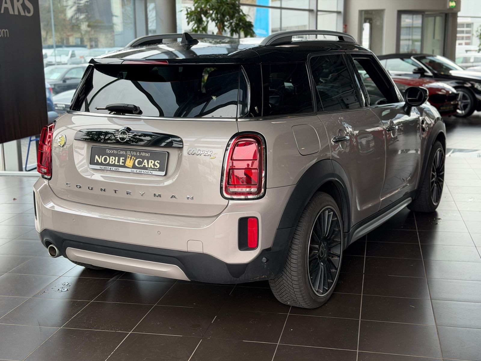 Fahrzeugabbildung MINI Countryman Cooper SE PHEV Classic Trim All4 PANO