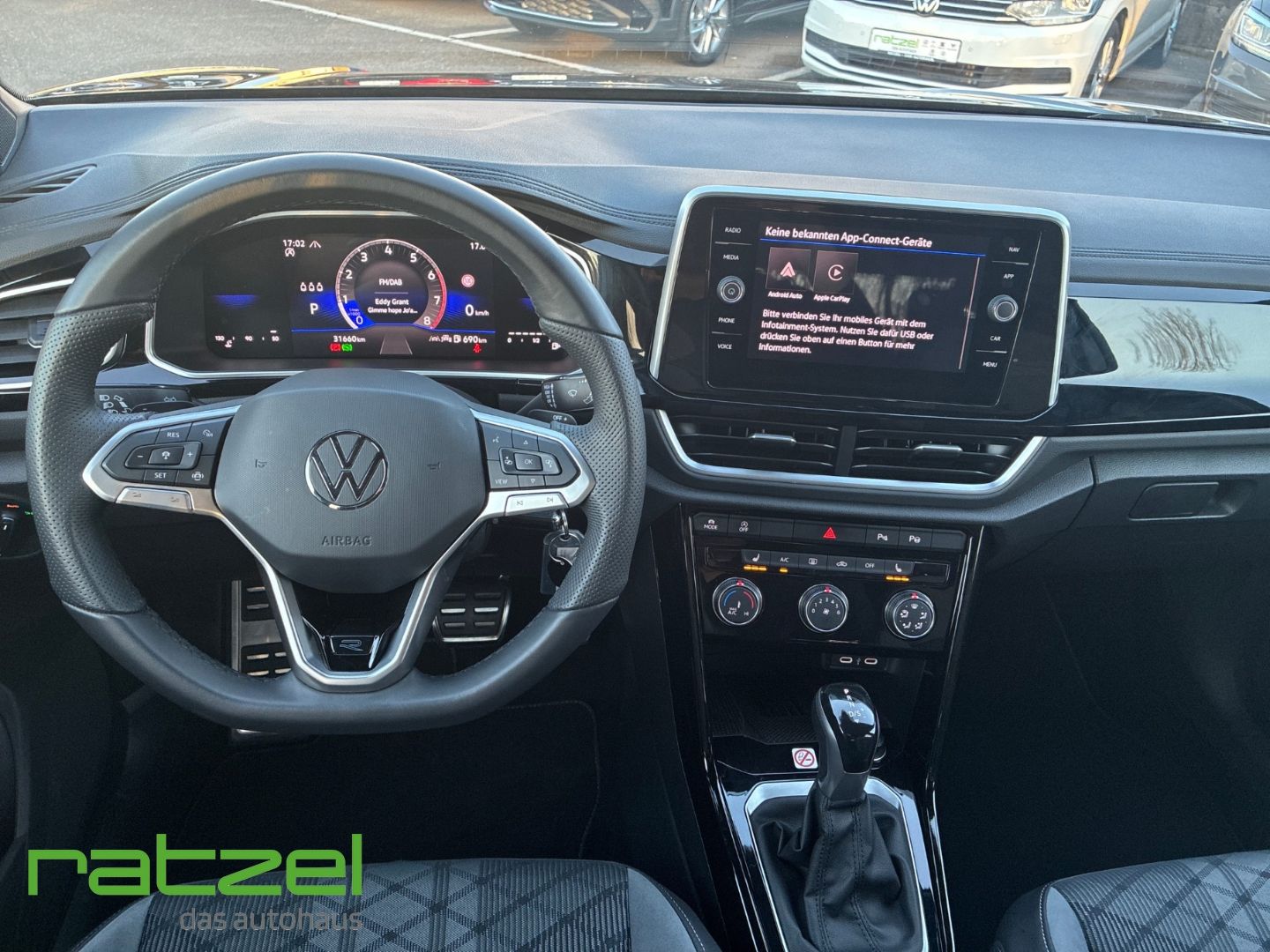 Fahrzeugabbildung Volkswagen T-Roc R-Line 1.5 TSI DSG Digitales Cockpit LED A