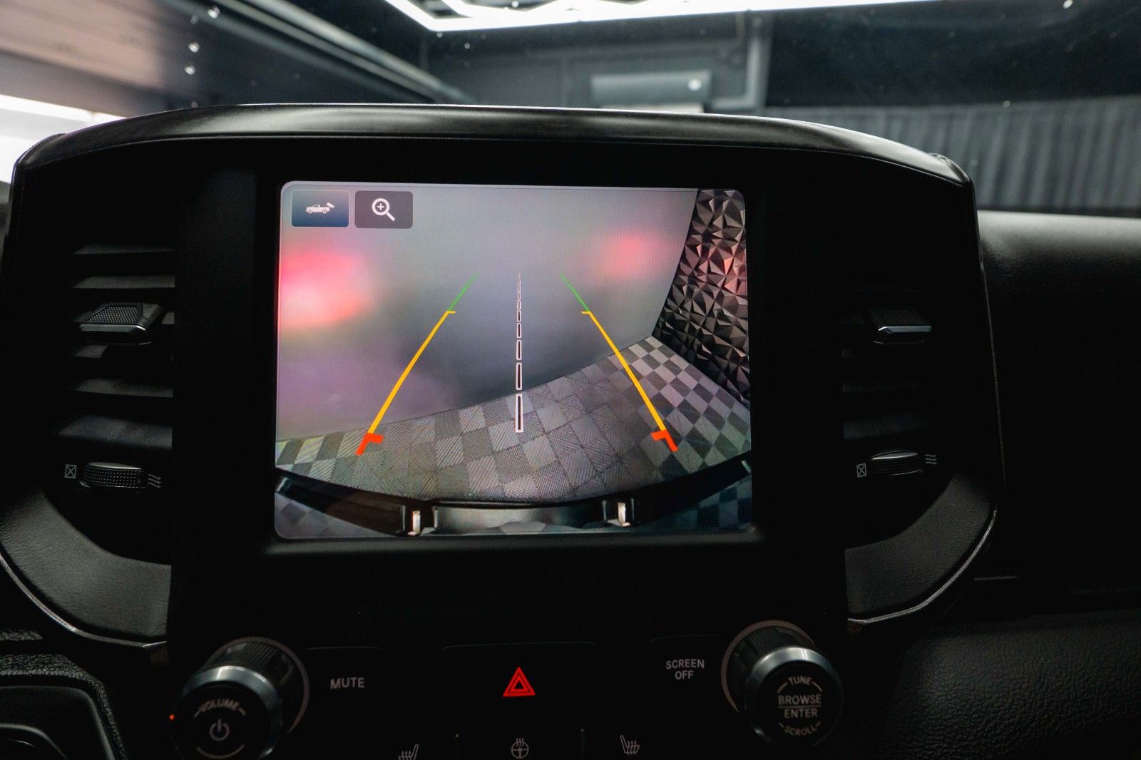 Fahrzeugabbildung Dodge RAM 5.7 V8 HEMI 4x4 Built to Serve AXLE LOCK 19%