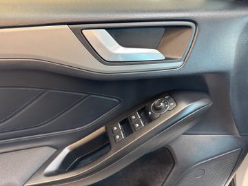 MYAUTOCENTER – Gebraucht- und Jahreswagen mit Werkstattservice in Pfaffenhofen Ford Focus *KEYLESS*TEMPO*SIHZ*LKHZ*NAVI*LED*