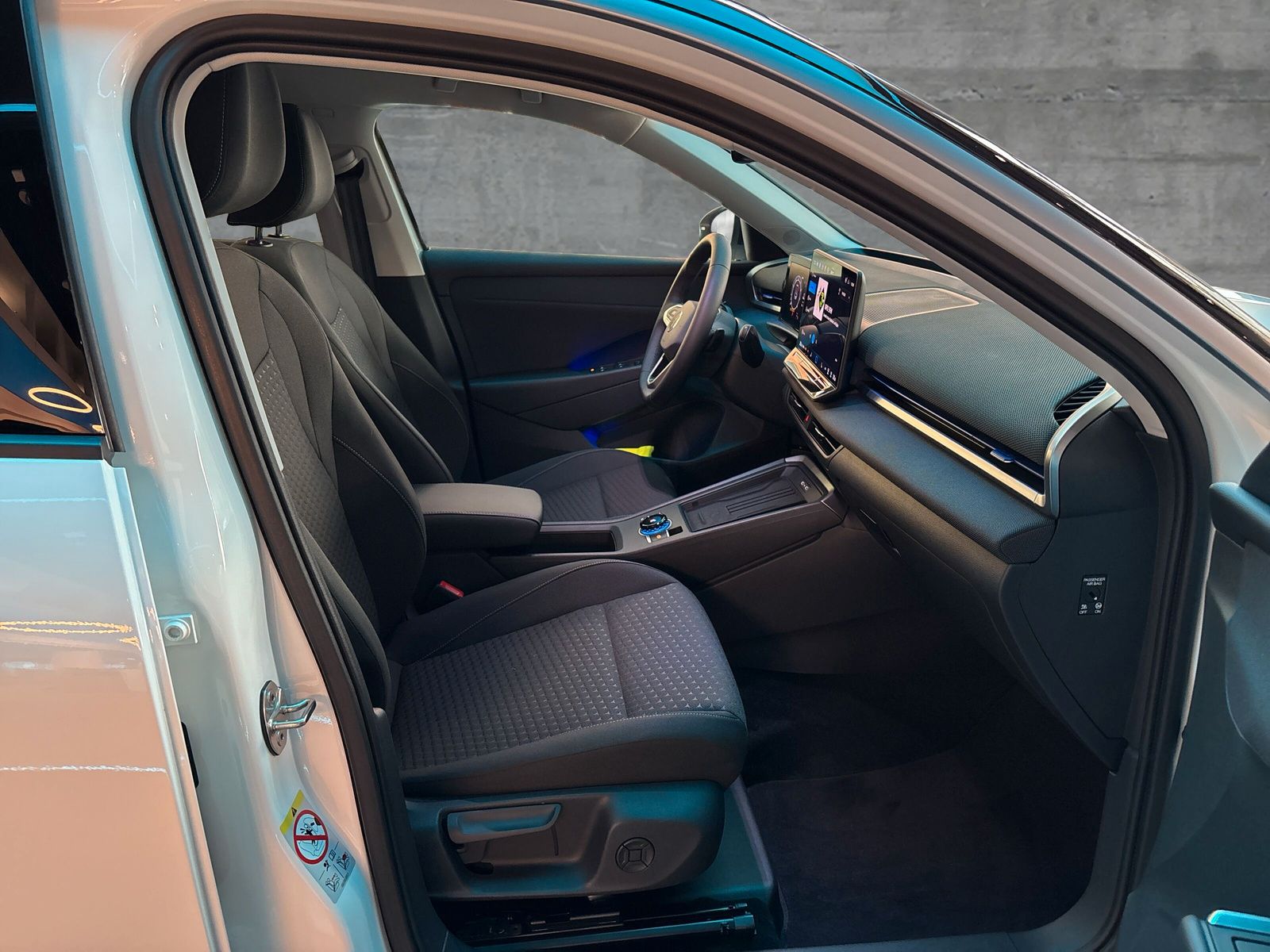 Fahrzeugabbildung Volkswagen T-Roc 1.5 eTSI Life Keyless ACC Kamera SHZ