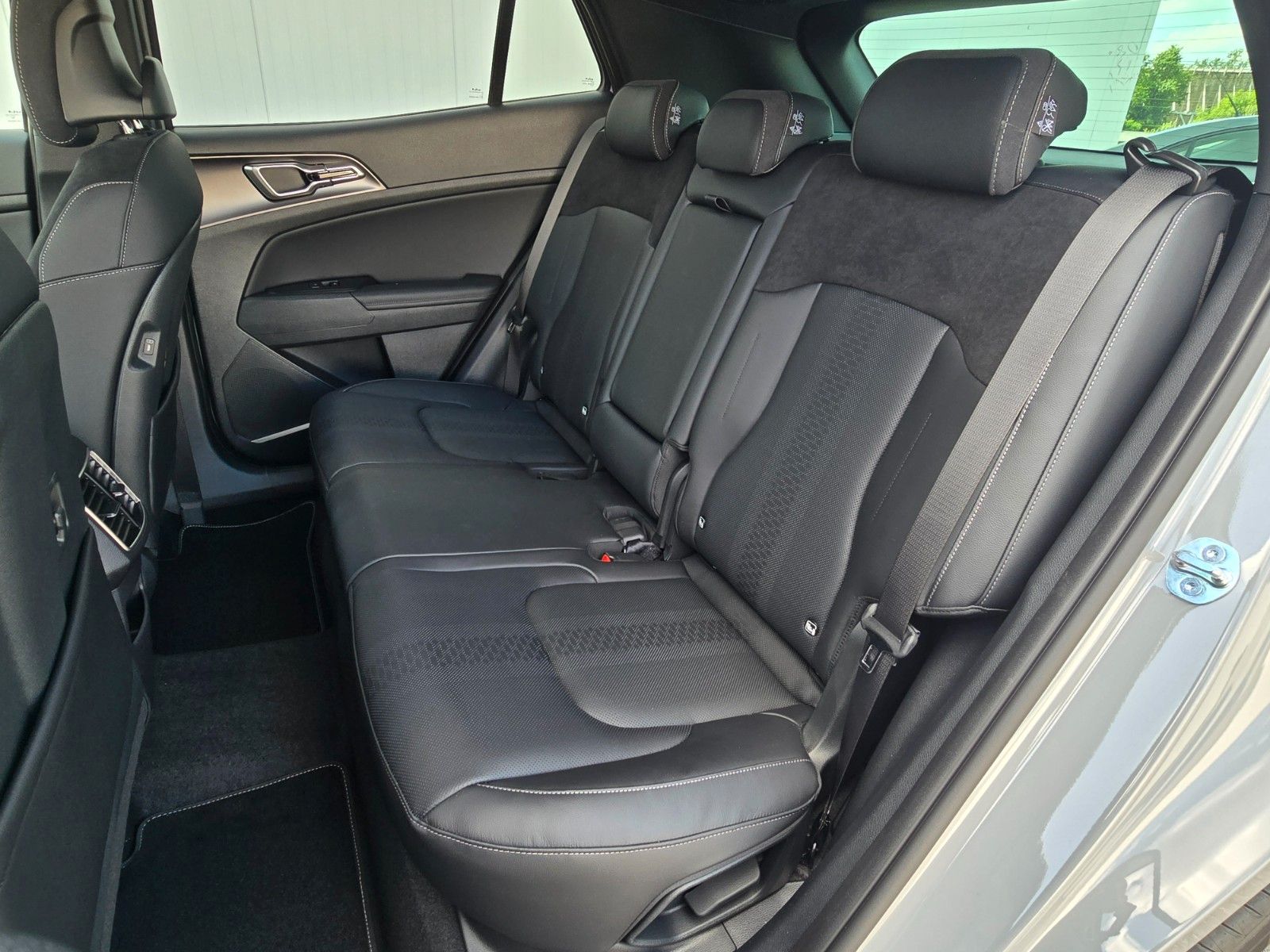 Fahrzeugabbildung Kia SPORTAGE 1.6T 2WD DCT BLACK ED DRIVE