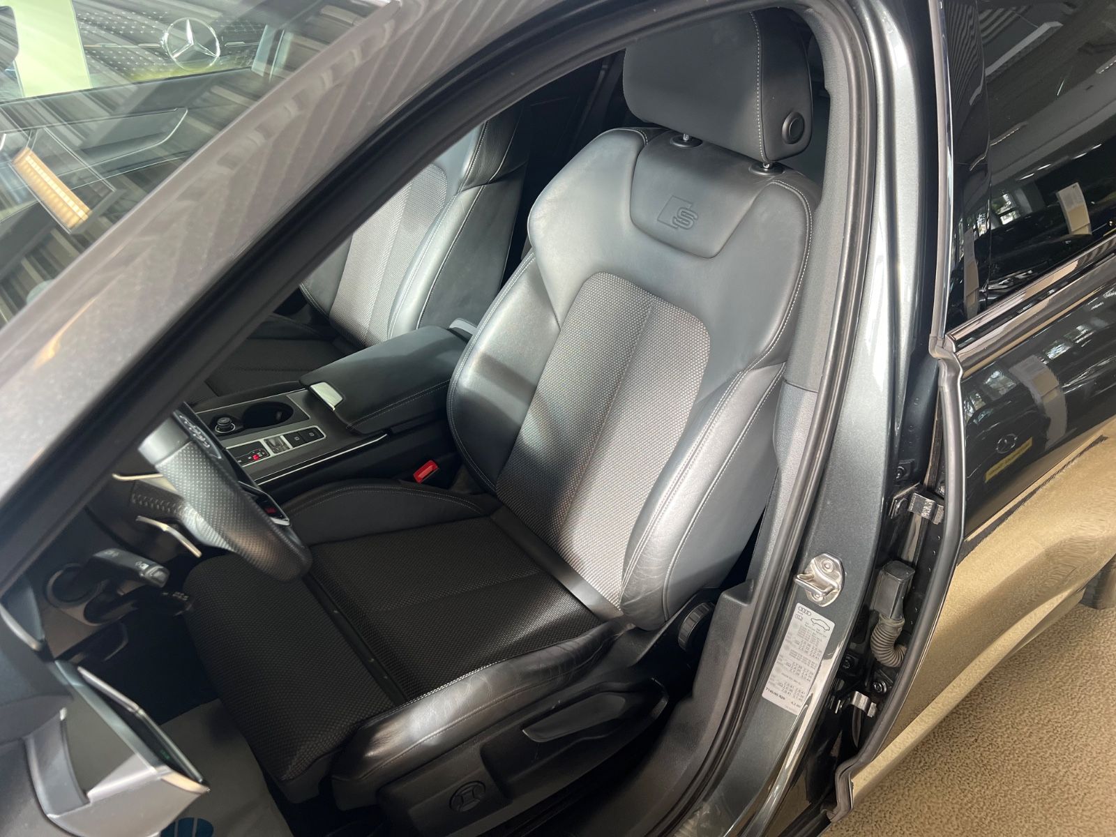 Fahrzeugabbildung Audi A6 Avant 40 TDI quattro sport S line *1.HAND*