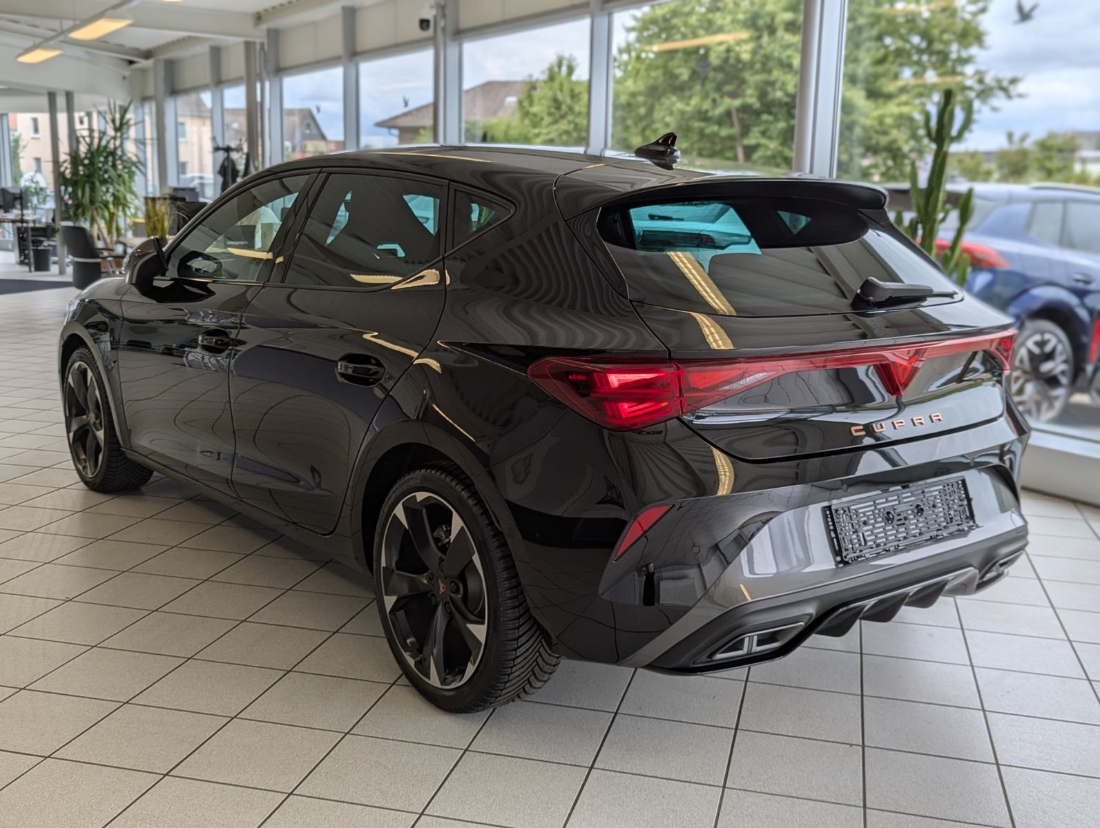 CUPRA Leon 1.5 eTSI Dynamic Edge-Paket Assist-XL Memor - Image 5