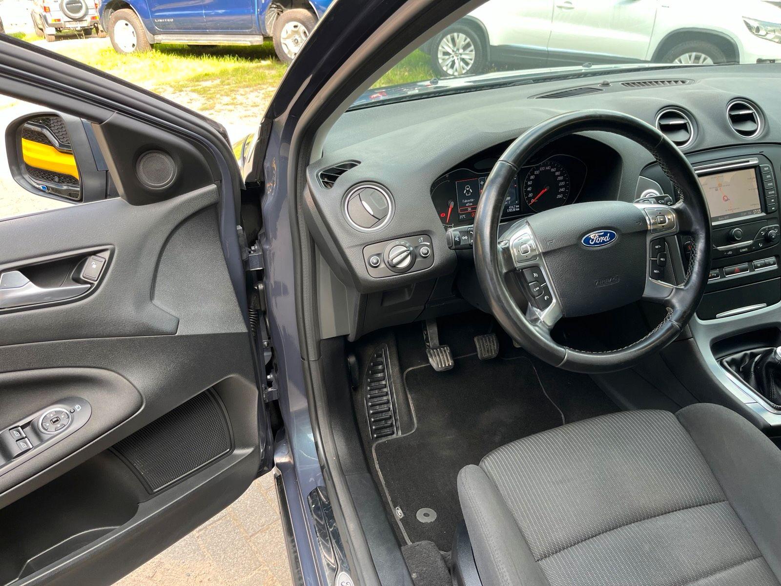 Ford Mondeo 2012 — photo 11
