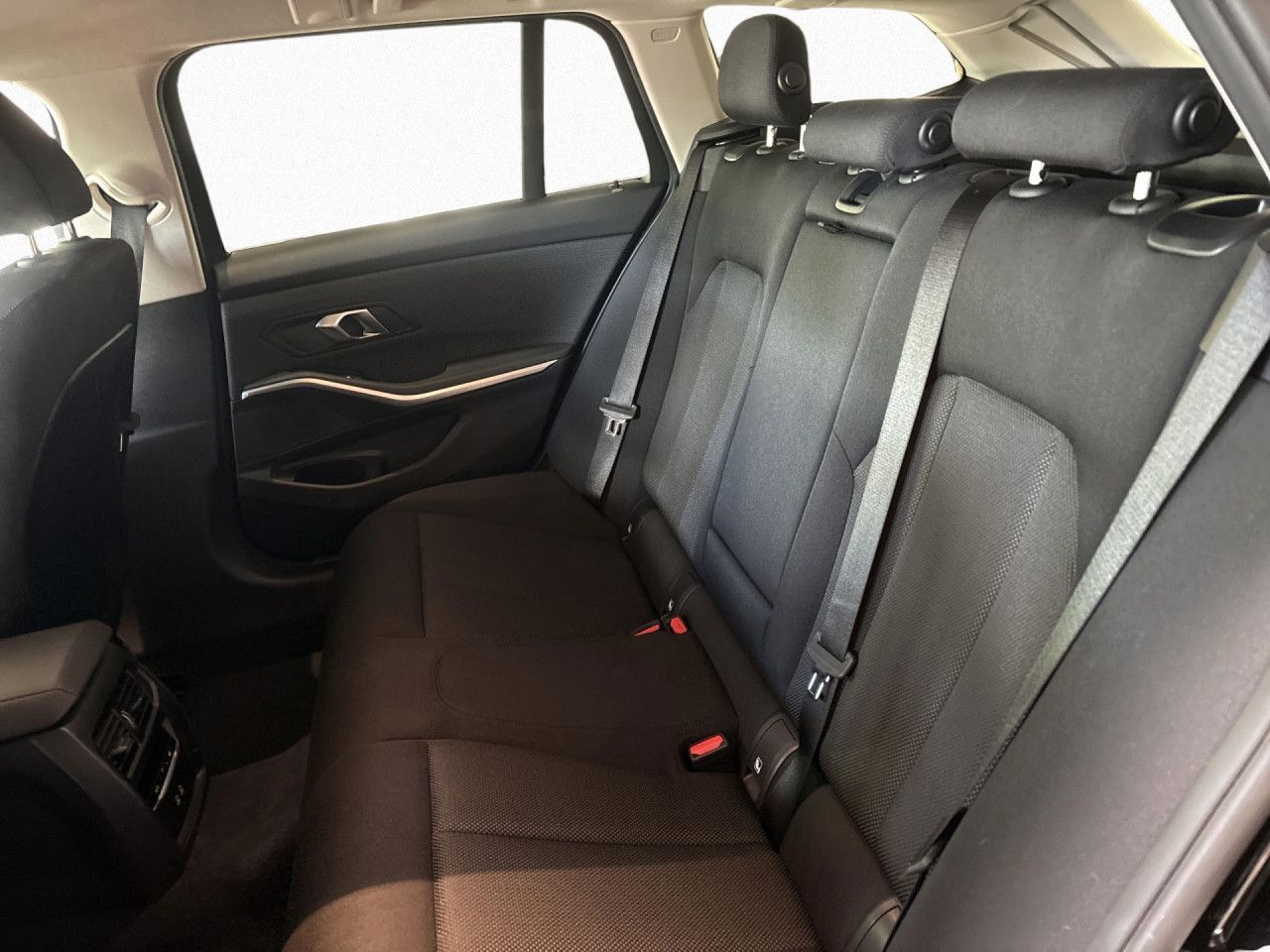 BMW 318i Touring LivePlus,ParkAss,HiFi,LED,CarPlay. foto 12
