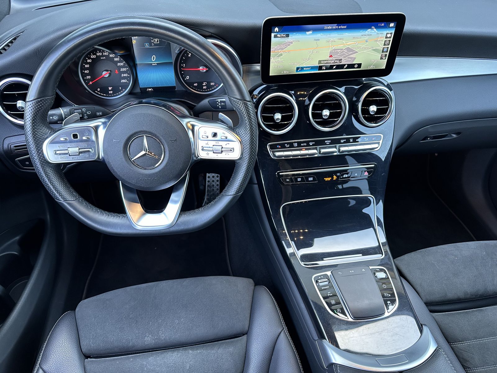Fahrzeugabbildung Mercedes-Benz GLC 220d 4Matic AMG-Line NAV+LED+AHK+CARPLAY+SHZ