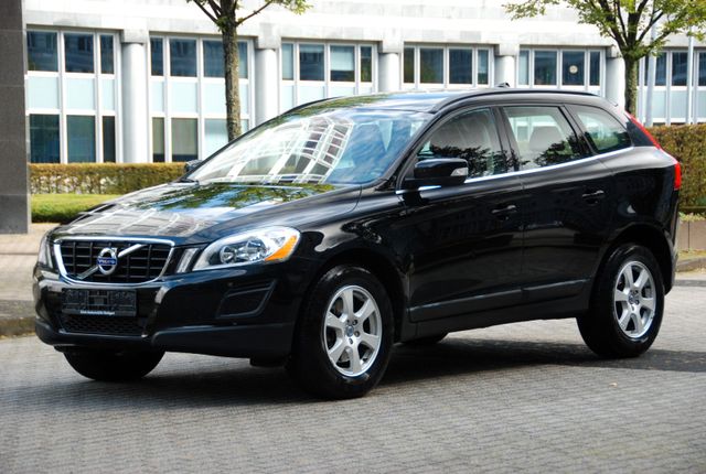 Volvo XC60 Momentum 2WD| 1.HAND| NAVI| SZH| PDC| KLIMA