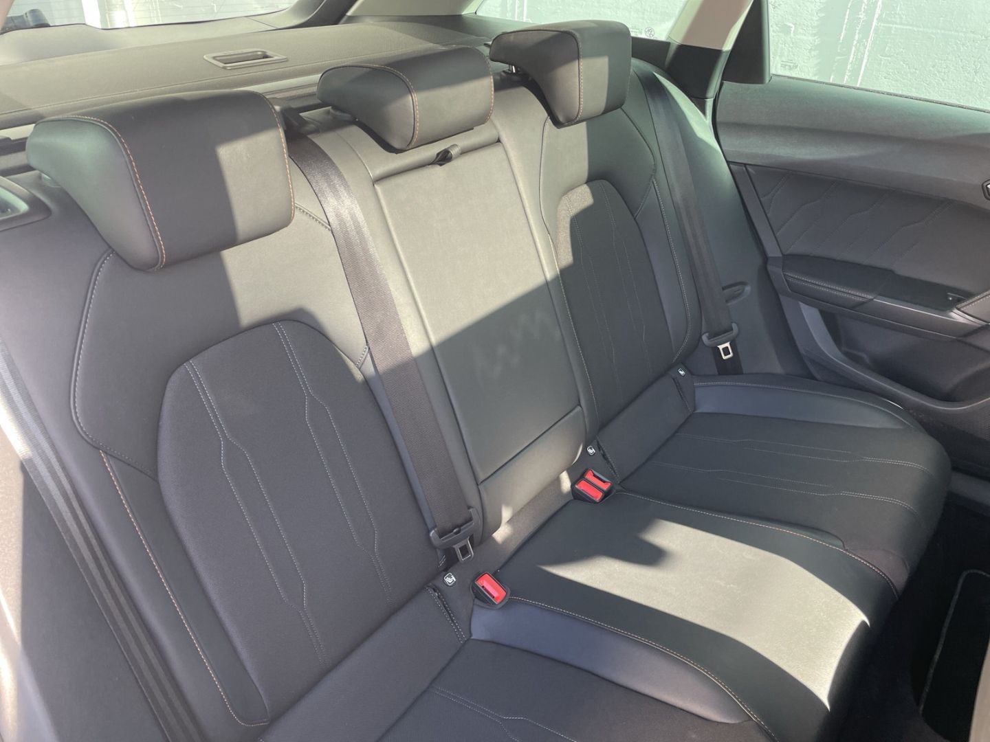 Leon Sportstourer 1.5 eTSI DSG AHK/Pano/Kamera/K