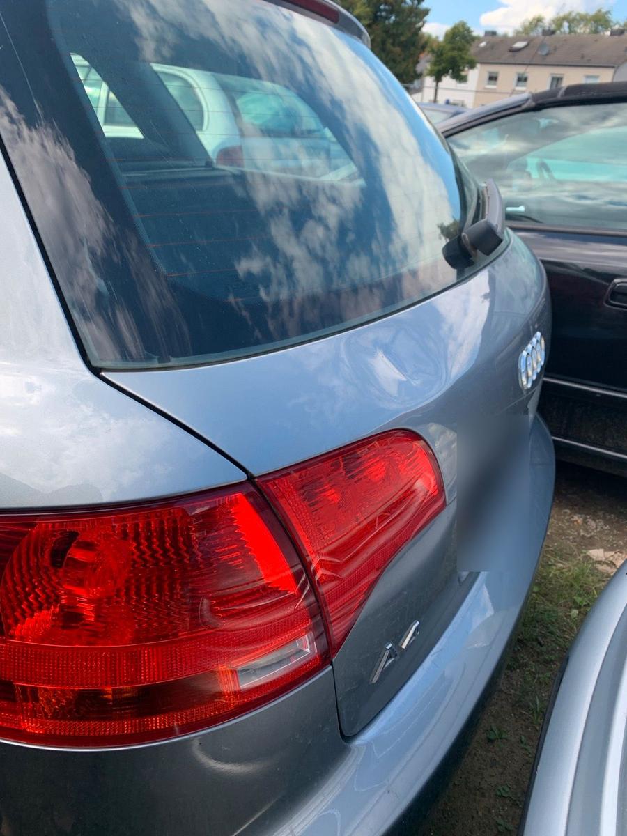 Audi A4 2006 — салон