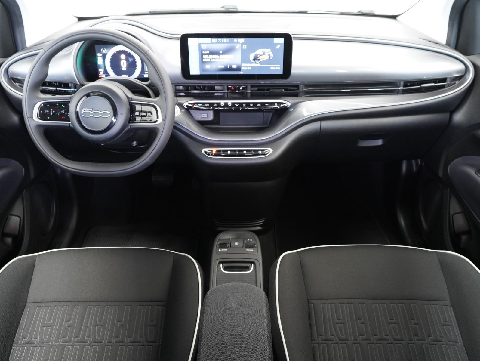 Fahrzeugabbildung Fiat 500e 87KW/42kWh/DC-LADEN/CARPLAY/DAB/SOH/KAMERA