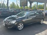 Volvo V60 Kombi Summum AWD RFK/ AHK/ Leder/ 2. Hand - Volvo V60 Summum mit Diesel-Antrieb