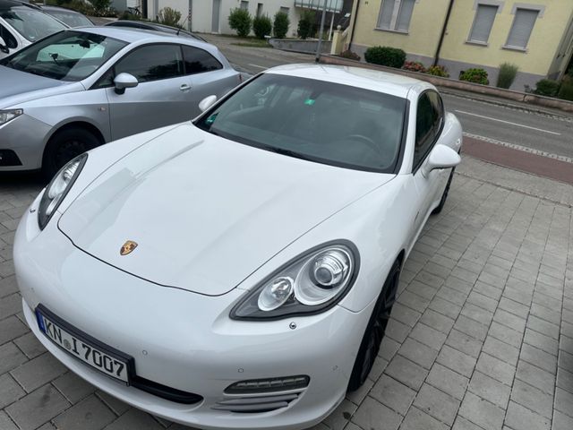 Porsche Panamera 4