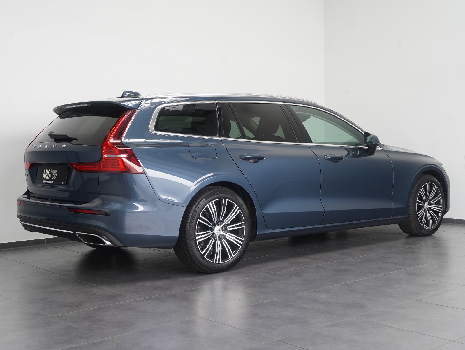 Fahrzeugabbildung Volvo V60 T6 AWD Recharge Plug-In Inscription ACC/AHK