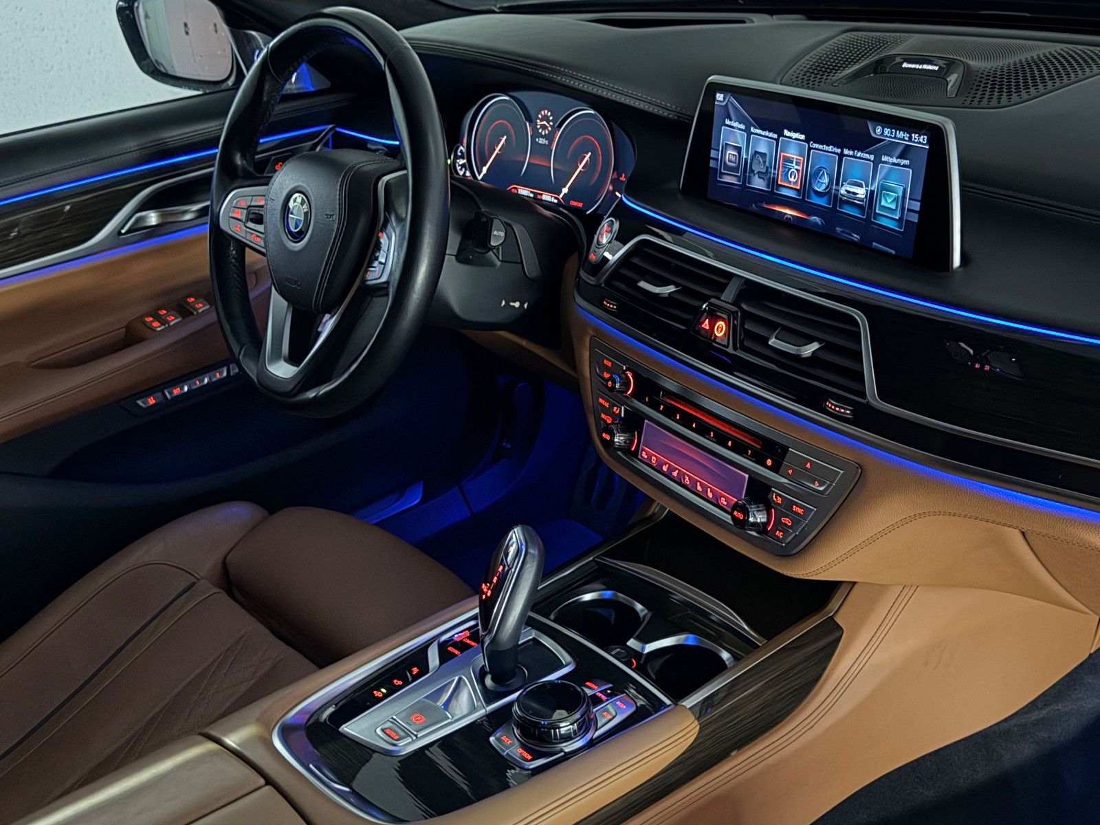 Fahrzeugabbildung BMW 740 d xDrive/MASSAGE/HuD/B&W/LASER/TV-FUNKTION