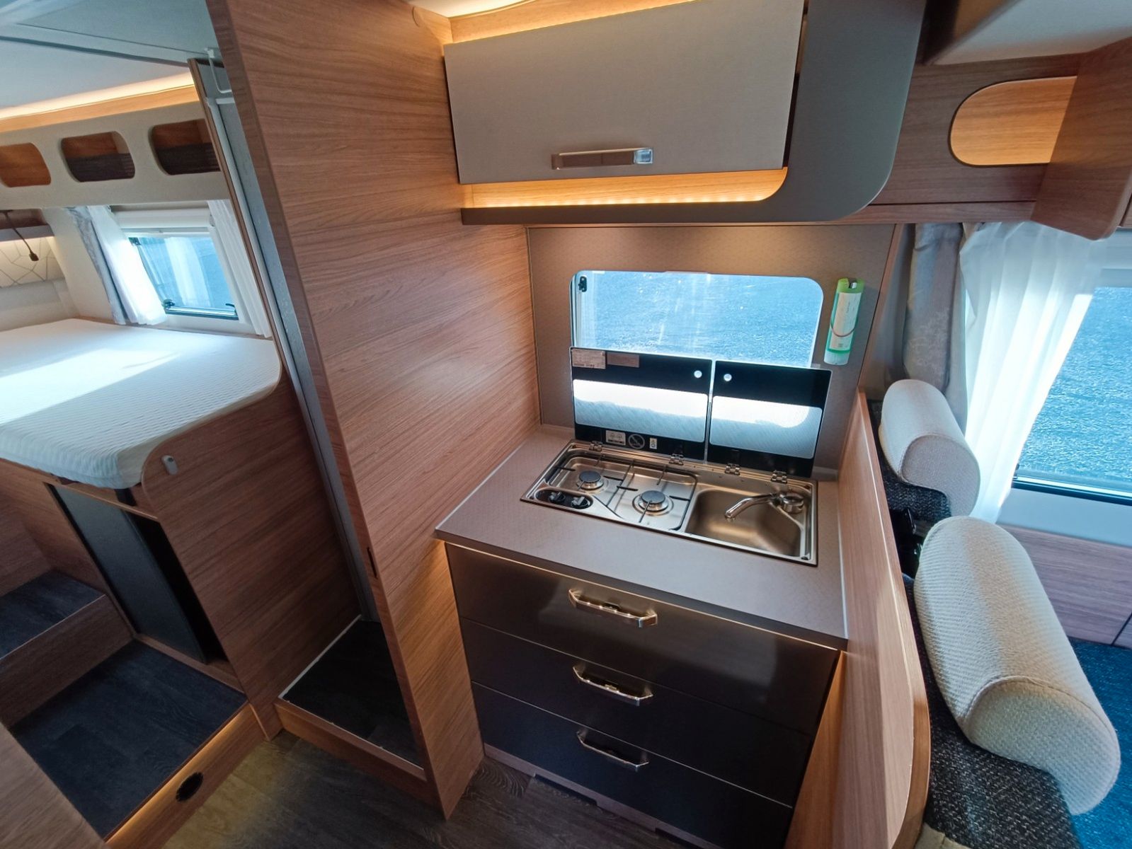 Fahrzeugabbildung Weinsberg CaraSuite 700 MEG Ford*Automatik*Xenon*Dachklima