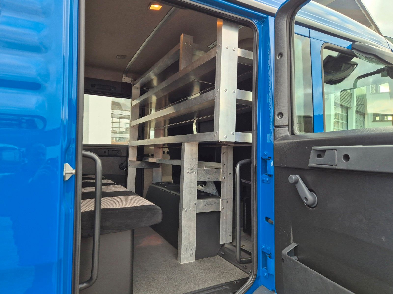 Fahrzeugabbildung MAN TGL 8.220 4x2 BL Doka 7 Sitze AHK Klima Standh.