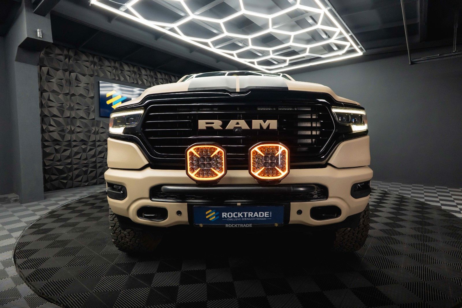 Fahrzeugabbildung Dodge RAM 5.7 V8 HEMI 4x4 NIGHT GT SPORT Offroad 19%