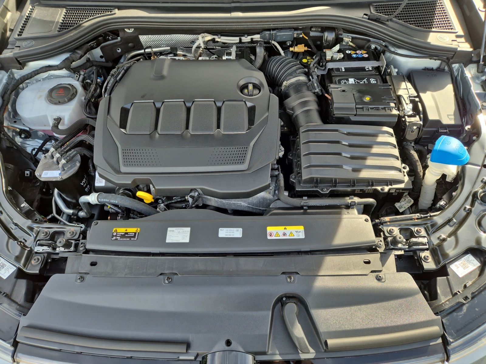 Fahrzeugabbildung Volkswagen Passat TDI Elegance DSG Matrix STH AHK Navi Pano
