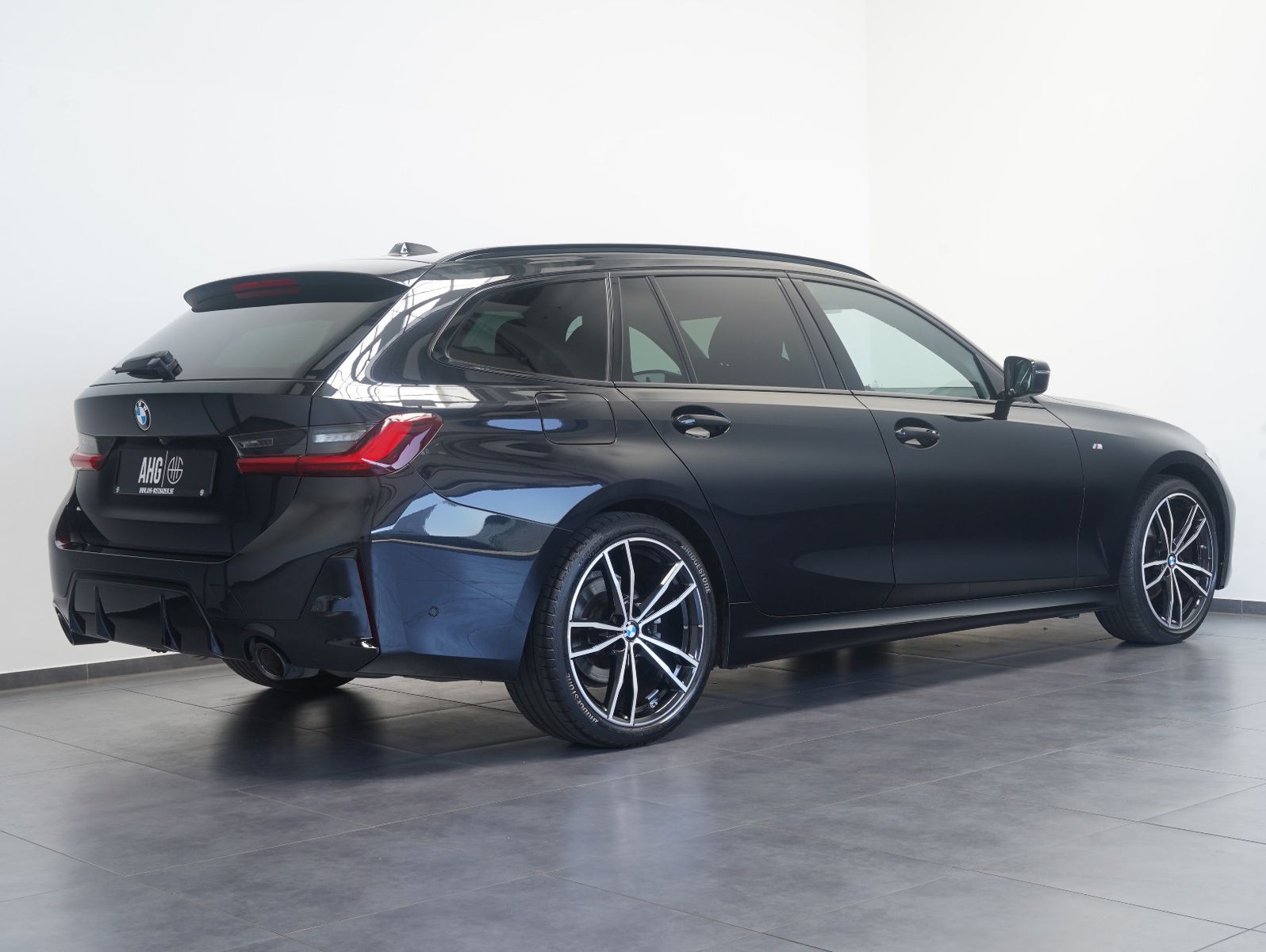 Fahrzeugabbildung BMW 320 d xDrive Touring  M Sport STANDHZG/AHK/19"