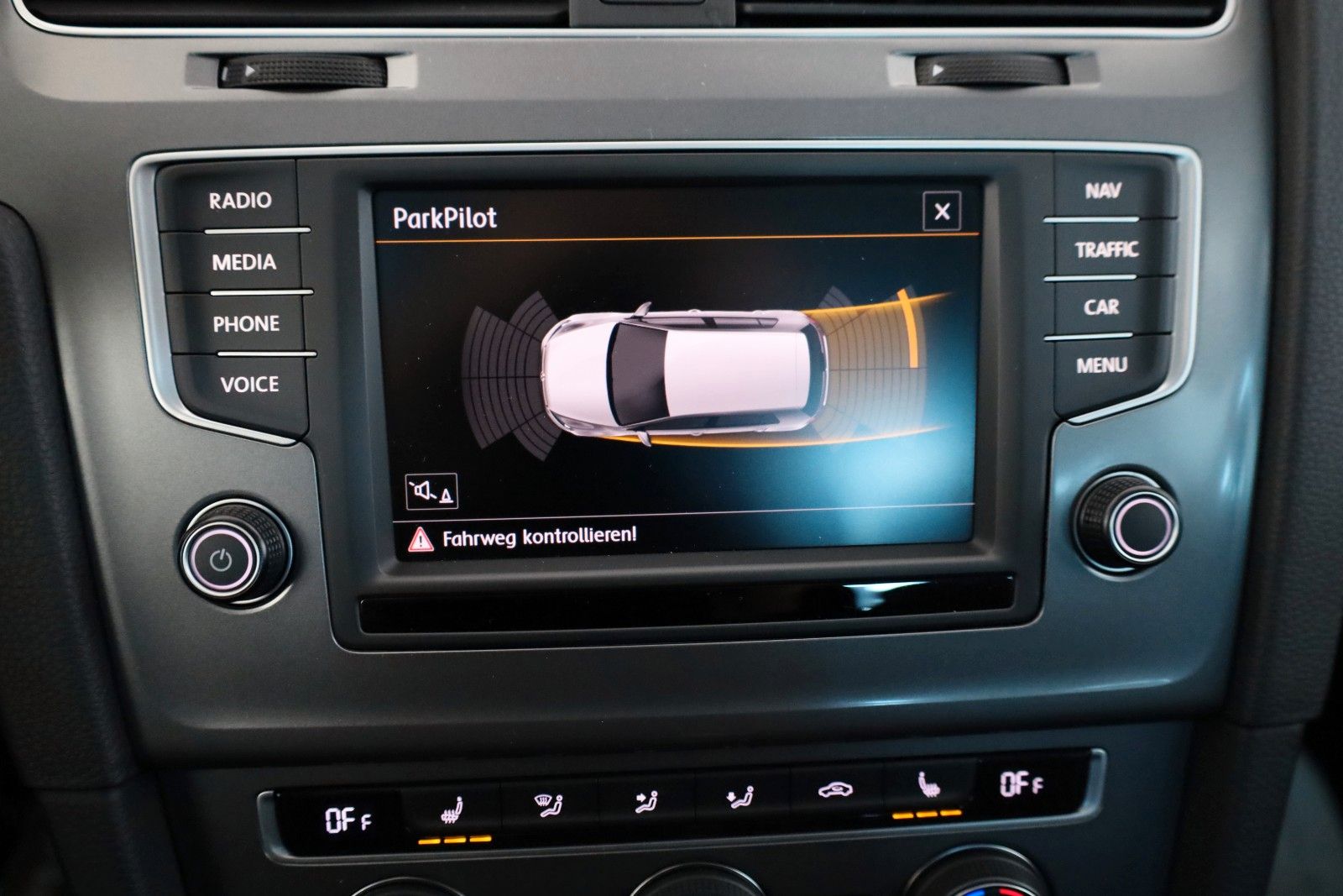 Fahrzeugabbildung Volkswagen Golf VII Lim. Lounge Navi,SH,PDC