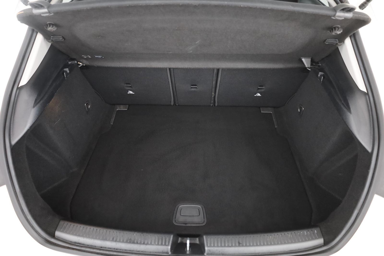Mercedes-Benz A200 AMG Line LED Navi Sitzheizung Widescreen