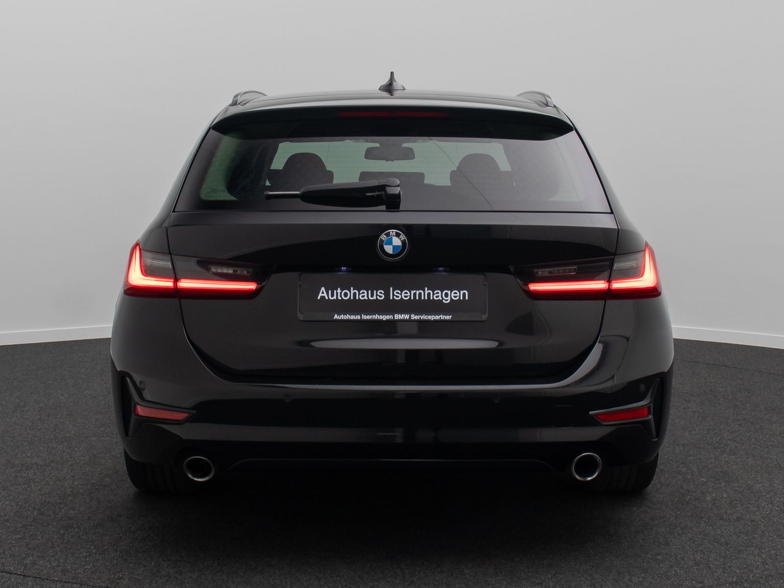 Fahrzeugabbildung BMW 320d Sport Line DAB Alarm PDC GeschwindigReg 17"