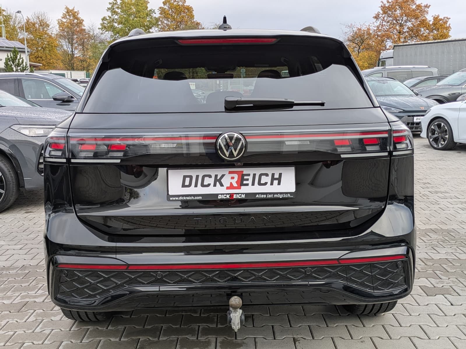 Fahrzeugabbildung Volkswagen Tiguan 2.0 TDI 4M R-Line PANO*H&K*AHK*MATRIX*20"