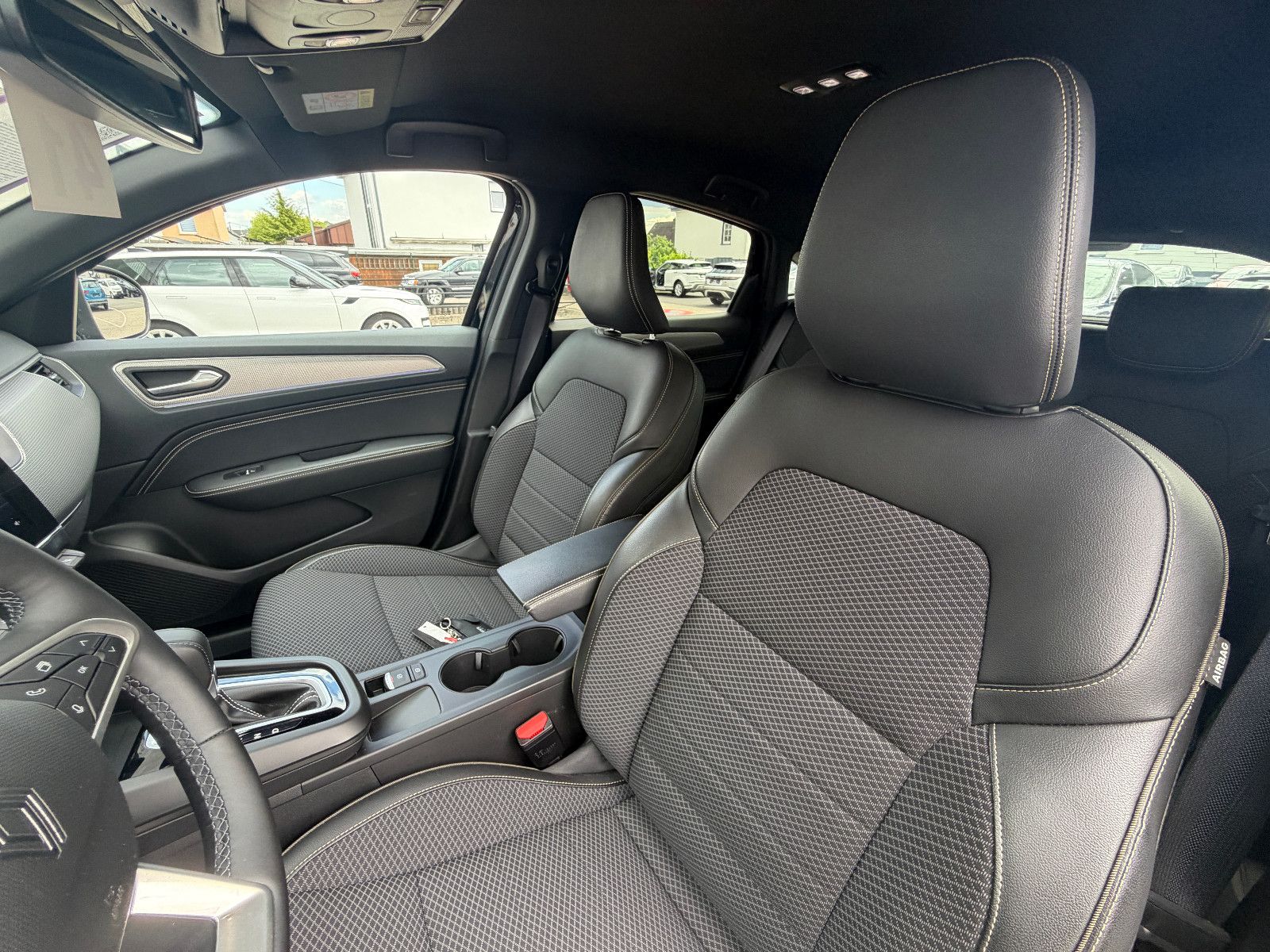 Fahrzeugabbildung Renault Arkana Techno/KAMERA/AMBIENTE/KAMERA/LEDER/ACC
