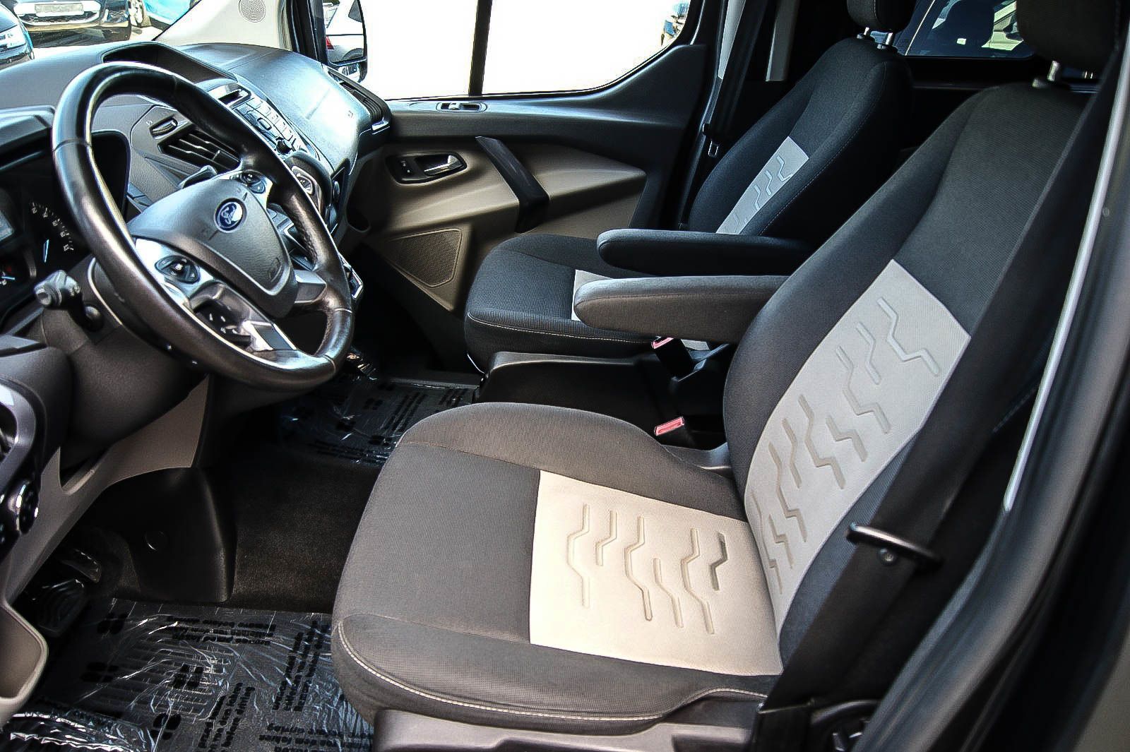 Fahrzeugabbildung Ford Tourneo Custom 2.0TDCi Auto 8-SITZE NAVI 1.HAND