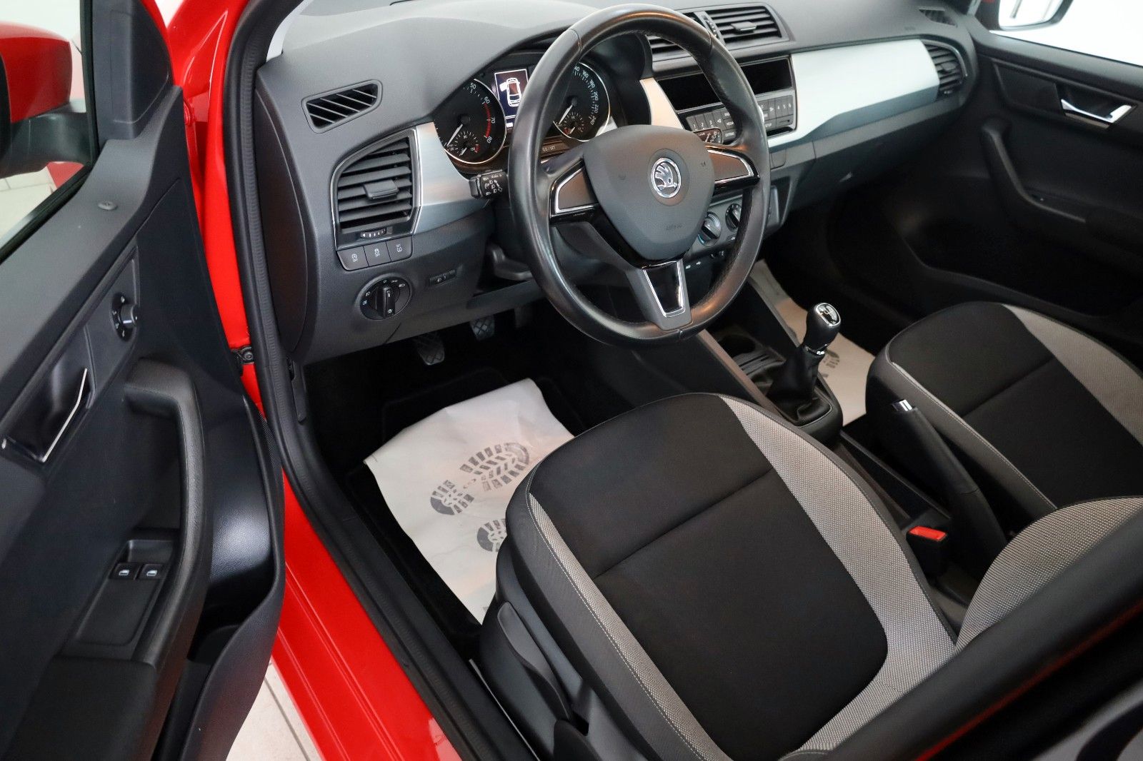 Fahrzeugabbildung SKODA Fabia Ambition,Tempomat,Klima, 8fach bereift