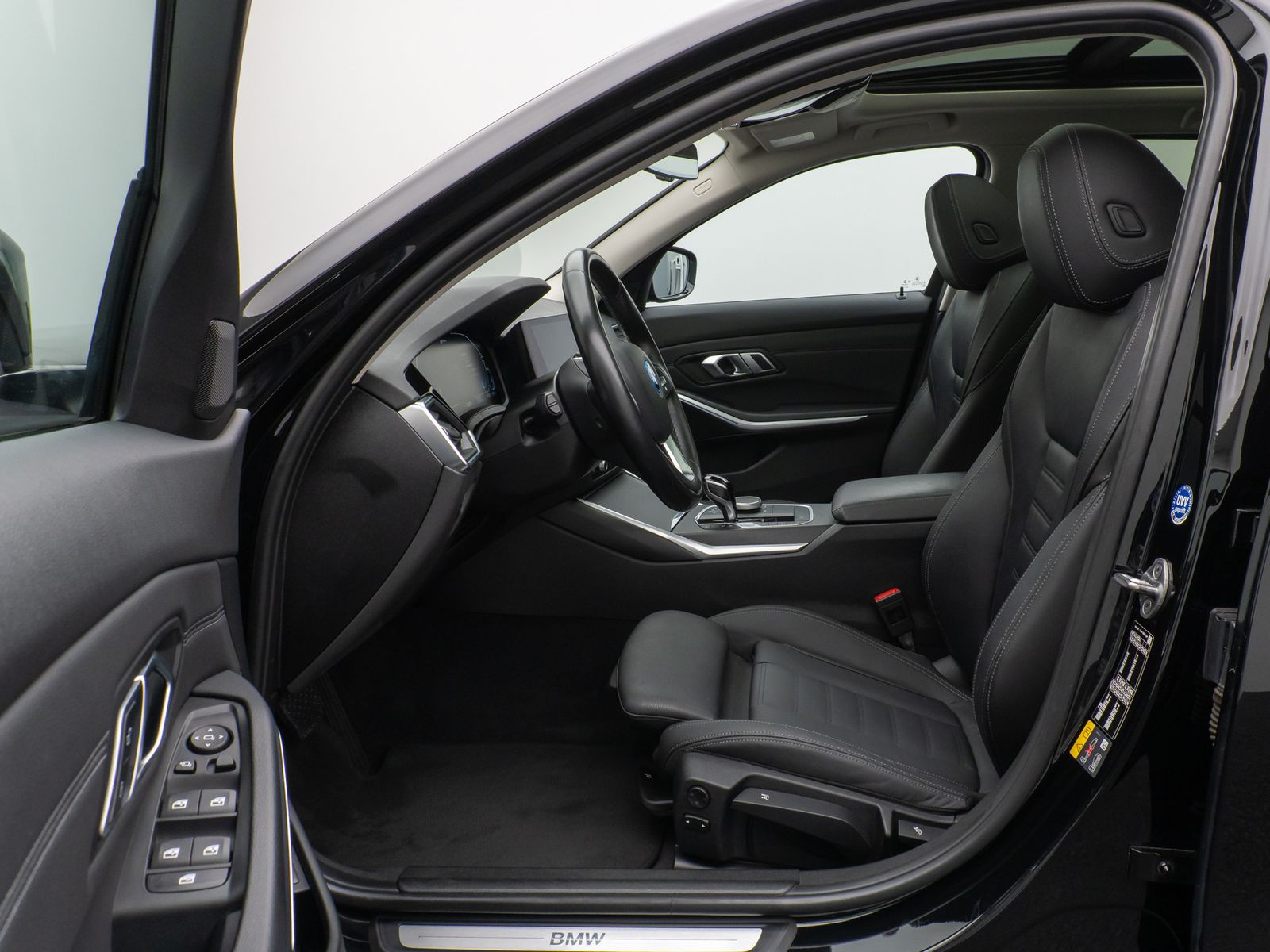 Fahrzeugabbildung BMW 330e xD Sport Line Panorama DAB HiFi Stop&Go AHK