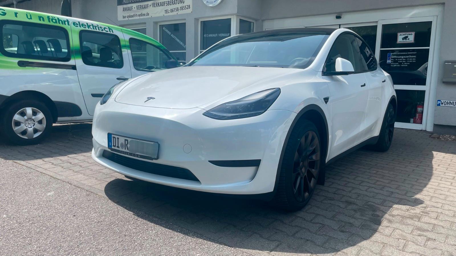 Tesla Model Y Basis RWD