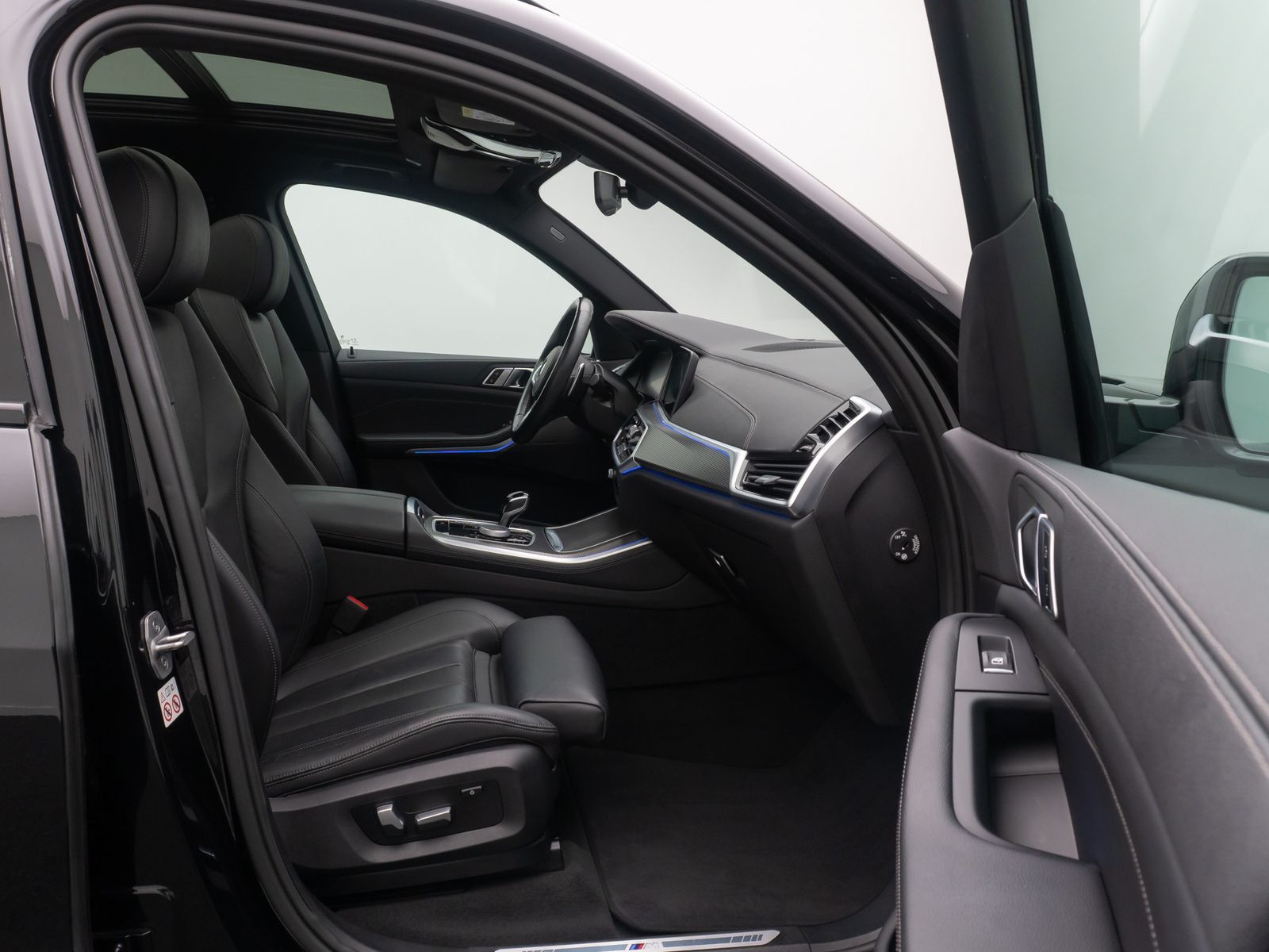 Fahrzeugabbildung BMW X5 xD40d M Sport Laser HUD DAB AHK Panorama Komf