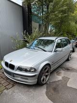 BMW 330i E46 Touring - BMW 330 aus 2000: 330i