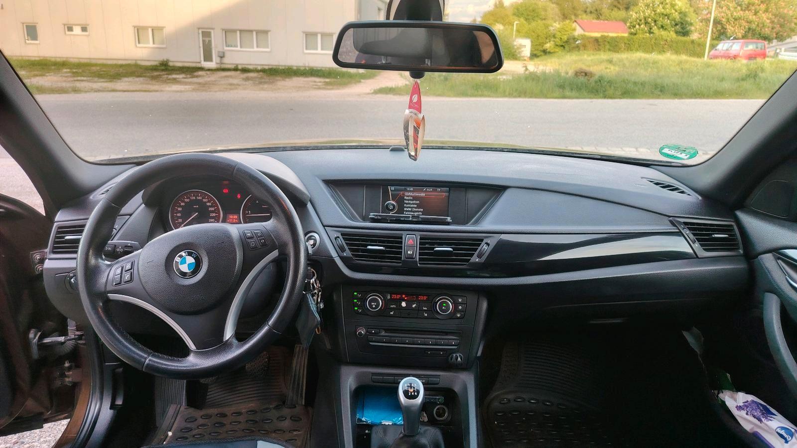 BMW X1 2010 — photo 13