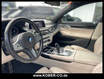 BMW 750 - 6